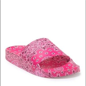 NEW Steve Madden Sofi Slide Sandal in Pink Paisley